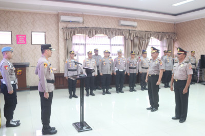 Kapolres Sumedang Lantik Kenaikan Pangkat Pengabdian Terhadap Dua Personilnya  