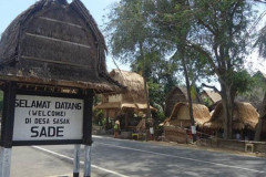 Ada Yang Bersihkan Lantai Rumah Pakai Kotoran Sapi, Ini 4 Rekomendasi Desa Wisata Di Lombok 