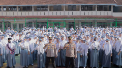 Jadi Pembina Upacara, Wakapolres Sumedang Ajak Siswa-Siswi SMAN 1 Sumedang Jauhi Kenakalan Remaja
