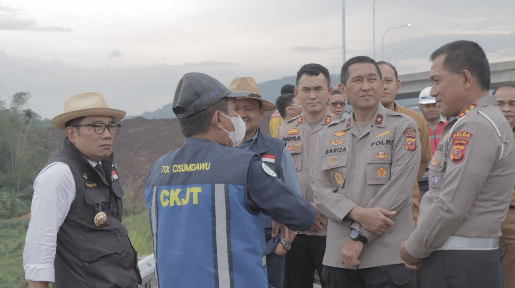 Kapolres Sumedang Dampingi Wakapolda dan Gubernur Jabar, Tinjau Kesiapan Jalan Tol Cisumdawu 