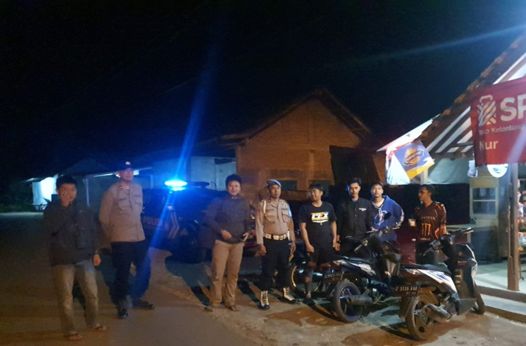 Ciptakan Situasi Aman Selama Ramadan, Polsek Jatinunggal Laksanakan Patroli Sahur
