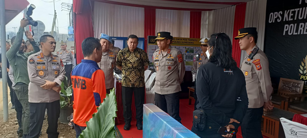 Kapolda Jabar Tinjau Pos Terpadu Ops Ketupat Lodaya 2023 Polres Sumedang 