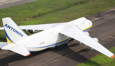 Wujud Pesawat Penumpang Kedua Terbesar Di Dunia Mendarat Di Bandara Kertajati Majalengka