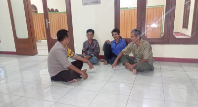 Laksanakan Taraweh Keliling, Bhabinkamtibmas Polsek Cisarua Berikan Himbauan Kamtibmas