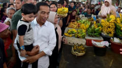 Ditemani Jan Ethes, Jokowi Mengunjungi 3 Pasar diKota Solo 
