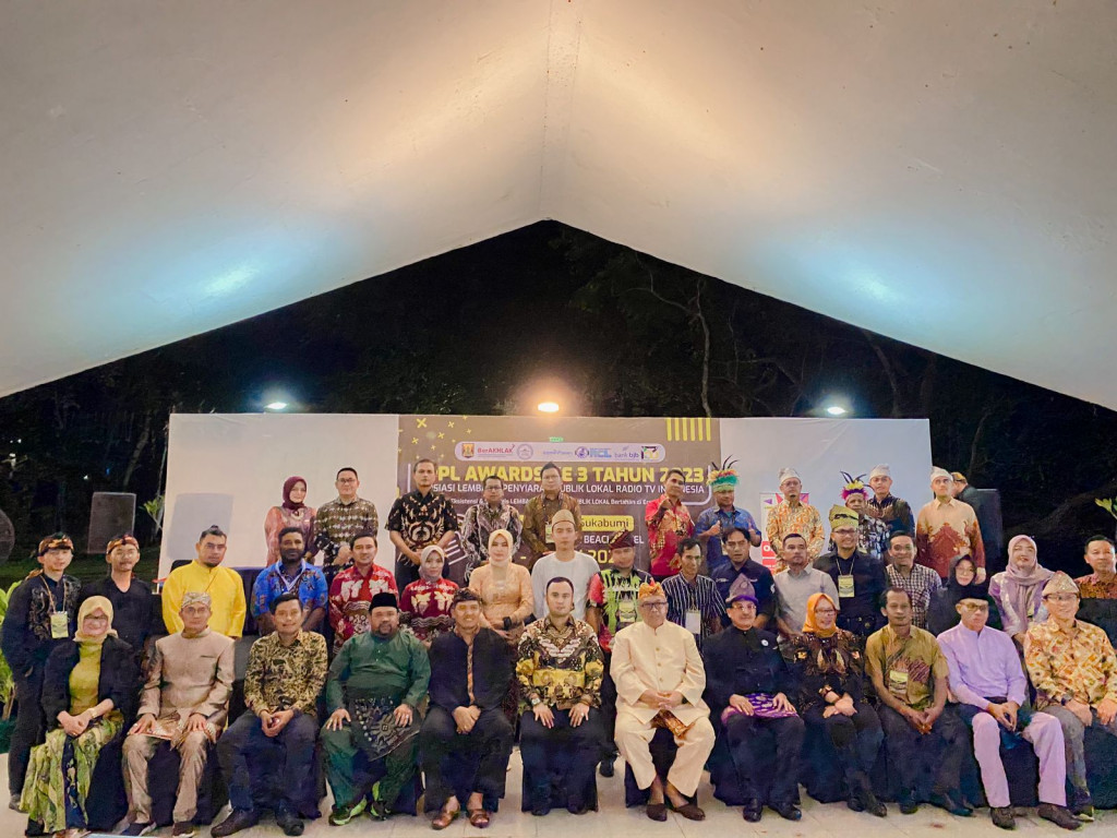 Bupati Sumedang dan eRKS FM Raih Penghargaan LPPL Awards ke-3 Tahun 2023