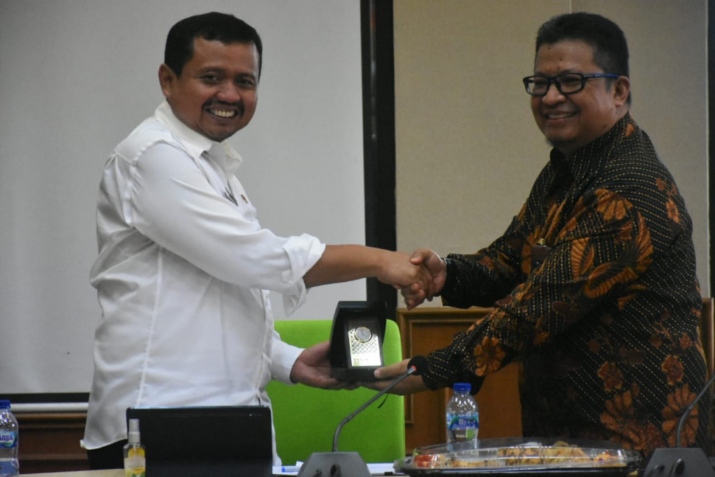 PLN Bangun Pembangkit Listrik Tenaga Surya di Jatigede