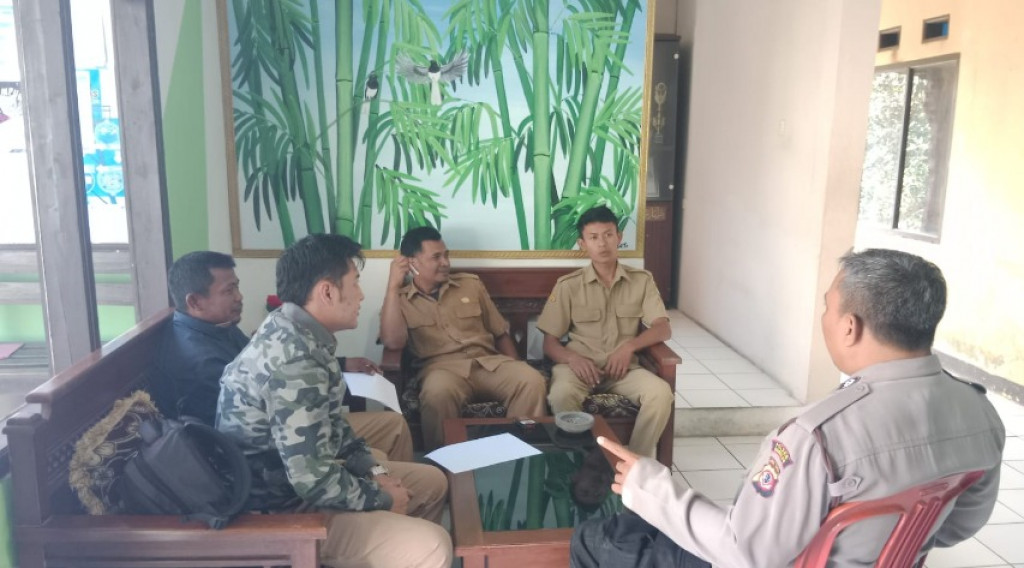 Jalin Sinergitas dalam Jaga Kamtibmas, Polsek Tanjungkerta Sambangi Aparatur Desa Cipanas