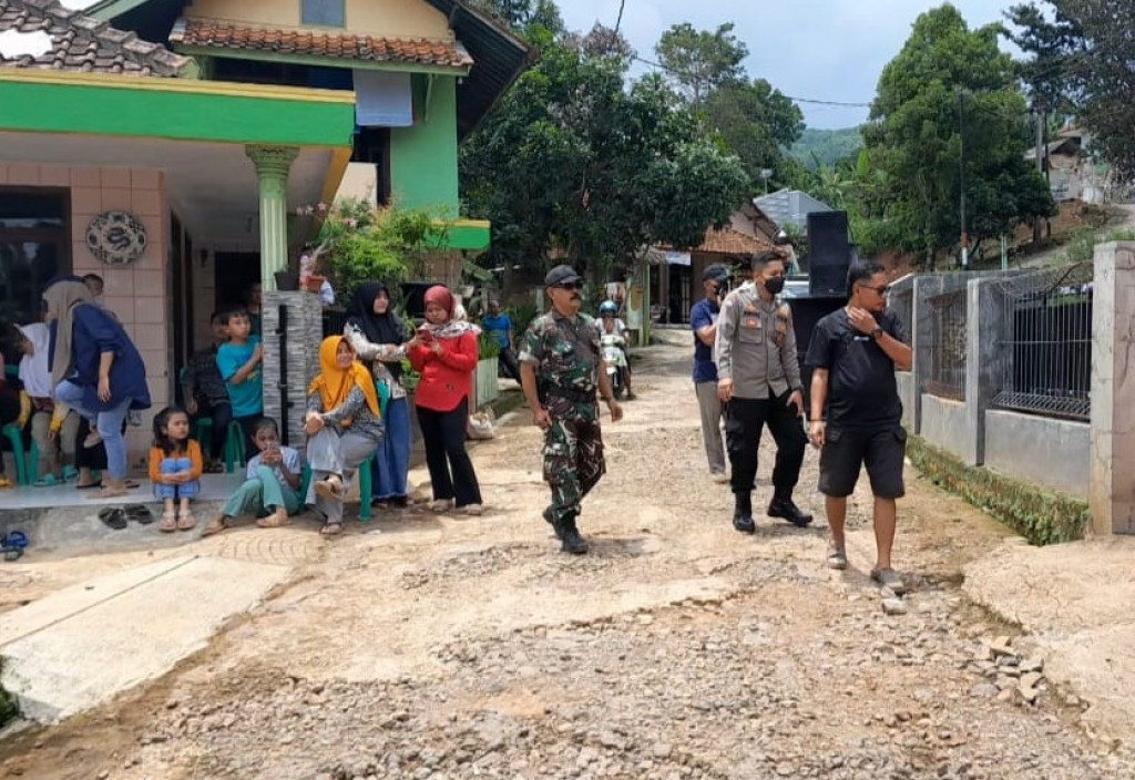 Sebagai Upaya Minimalisir Aksi Kejahatan, Polsek Cisitu Laksanakan Patroli Jalan Kaki