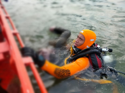 Jasad Nelayan Yang Tenggelam Di Jatigede Ditemukan Tim Penyelam Di Kedalaman 8-10 Meter