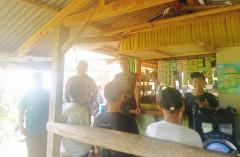 Ciiptakan Situasi Kondusif, Anggota Polsek Ganeas dan Babinsa Laksanakan Giat Patroli Jalan Kaki