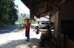 Pastikan Situasi Kondusif, Kapolsek Tanjungmedar Lakukan Patroli KRYD Siang Hari 