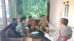 Jalin Sinergitas dalam Jaga Kamtibmas, Polsek Tanjungkerta Sambangi Aparatur Desa Cipanas