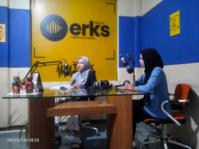 Mahasiswi PGSD UPI Sumedang Seorang Duta Baca Diundang Ke ERKS FM