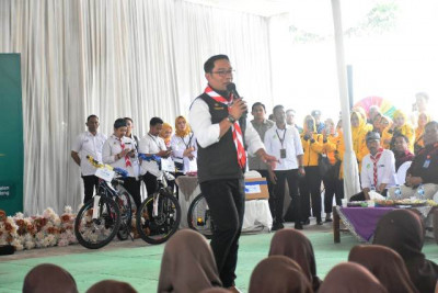 Kunjungi Kecamatan Situraja, Ridwan Kamil Berbagi Kisah Kakeknya Di Sumedang