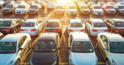 Dampak Negatif Membiarkan Mobil Sering Parkir Terjemur Matahari, Sudah Tahu?